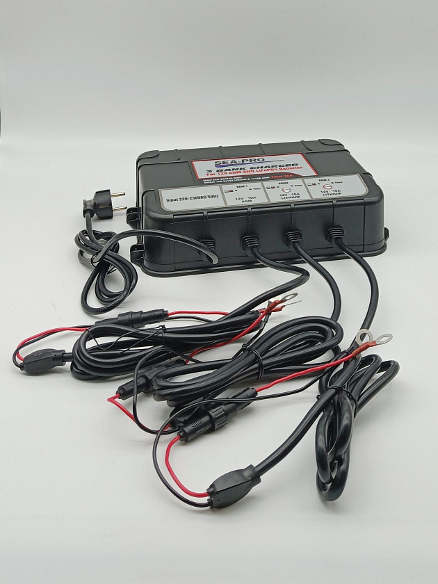 Зарядное устройство SEA-PRO ТЕ4-0286 (1х12В AGM, 2х12В LiFePo4) 2 выхода LiFePo4 по 12 вольт для тяговых / сервисных аккумуляторов, 1 выход AGM 12V для свинцово-кислотных батарей (АКБ) ток 3х10A