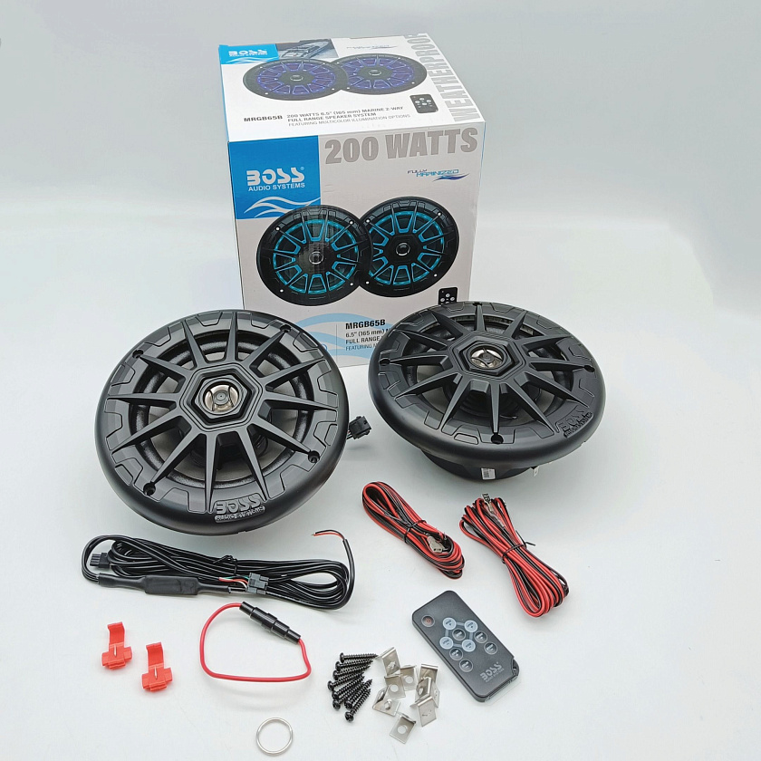 Морская акустика BOSS MRGB65B 200 Вт, 6.5'' RGB подсветка, комплект динамиков 2 шт, колонки для лодки, катера, яхты, мототехники, улицы водонепроницаемые 2-полосные всепогодные цв. белый