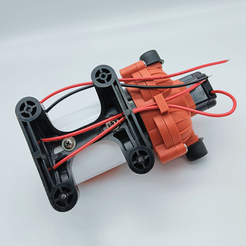 Комплект помывочный SeaFlo 4,8 Bar, 12V, 13.2 л/мин, для палубы лодки / катера / яхты палубный душ 12 вольт с водоподающей лодочной помпой (мембранный насос для подачи воды)