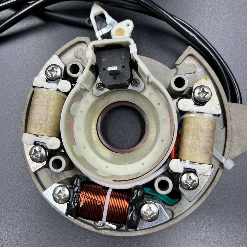Магнето 12В для подвесного лодочного мотора Yamaha 40X в сборе с катушкой зажигания, основание генератор для моторной лодки с ПЛМ (каталожный номер 66T-85560-01)