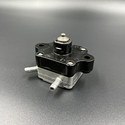Для подвесного лодочного мотора Yamaha F9.9 / F15 насос топливный (бензонасос), применяется в моторных лодка с ПЛМ (каталожный номер 66M-24410-11)   